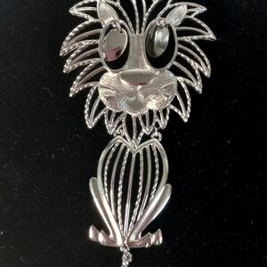 Alan finely detailed and handcrafted Silverstone Lion Necklace Pendant